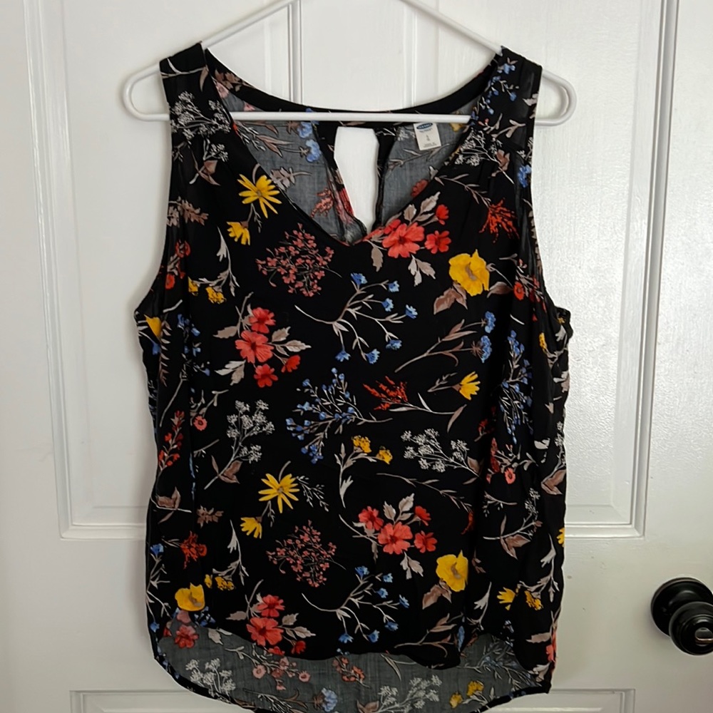 Old Navy sleeveless floral blouse